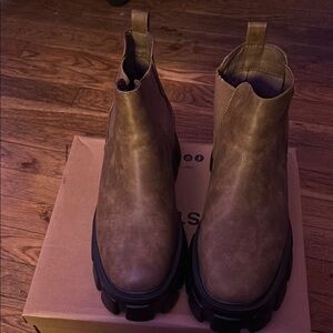 Stylish Brown  Boots